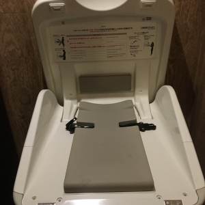 びっくりドンキー 船橋芝山店(1F)のオムツ替え台情報 画像2