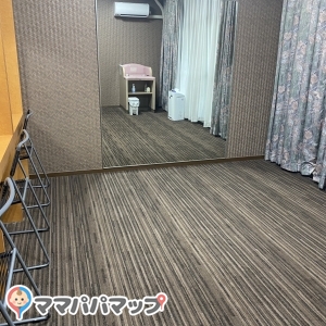 女子更衣室内全体