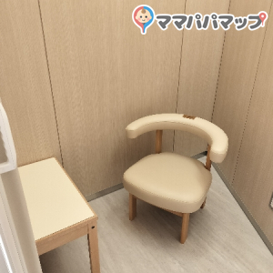 MARK IS 葛飾かなまち(2F)の授乳室・おむつ替え台の写真(1枚目)
