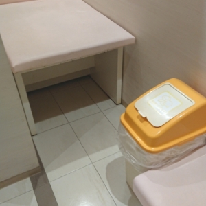 オムツ台とゴミ箱
