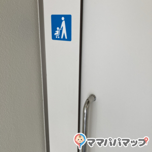 ベビーカーごと個室に入れます