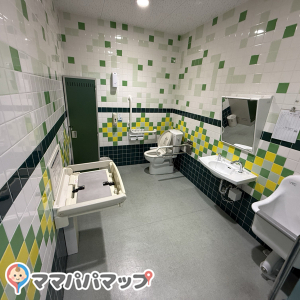 ドン・キホーテ奈良店(1F)の授乳室・おむつ替え台の写真(1枚目)