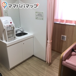 コミュニティふらっと永福･永福図書館(2F)の授乳室・おむつ替え台の写真(1枚目)