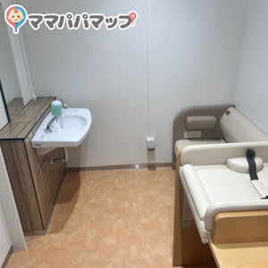 調乳用のお湯は隣のセブンイレブンにありました