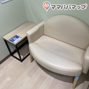 大きめの椅子で兄弟がいても一緒に入って座れそう