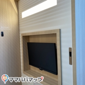 モニター。授乳しながら操作できるようです