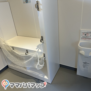 板張りのおむつ替えシート