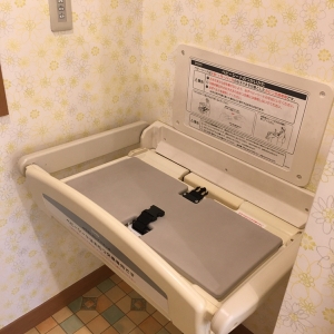 待合室のトイレ(パパも利用できます)