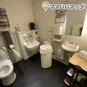 512CAFE&GRILLの授乳室・おむつ替え台の写真(2枚目)