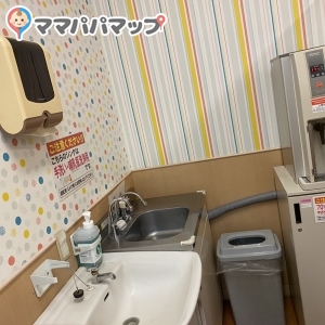 イオン三好店(2階 赤ちゃん休憩室)の授乳室・オムツ替え台情報 画像7