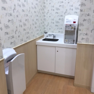 プラスワン島忠ホームズ北赤羽店(1F)の授乳室・オムツ替え台情報 画像6