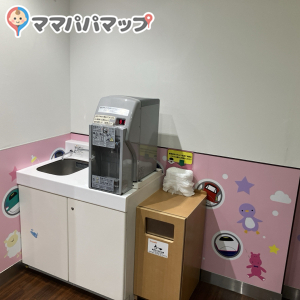 東京駅新幹線改札内ベビールーム(1F)の授乳室・おむつ替え台の写真(8枚目)
