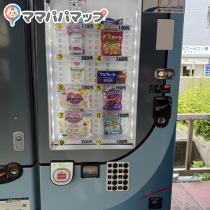 おむつとおしりふきの自販機がありました