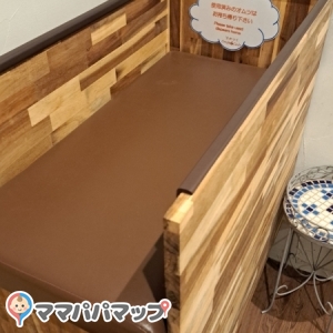 おとなり(カフェ&コワーキングスペース)のオムツ替え台情報 画像1