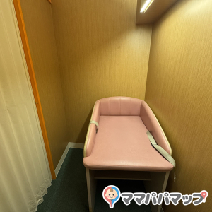 授乳とおむつ替えができる個室が二部屋あります