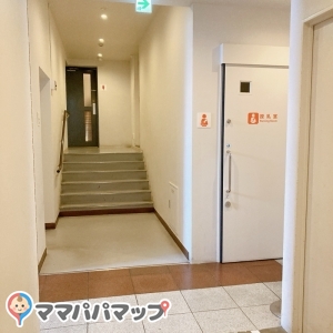 カフェ側から見た入口