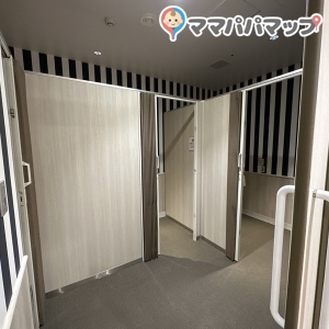 イオンモール幕張新都心(3F 立体駐車場専門店入口付近)の授乳室・オムツ替え台情報 画像14