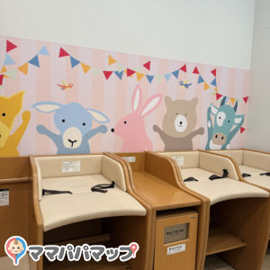 パルコヤ上野店(3Fベビー休憩室)の授乳室・おむつ替え台の写真(1枚目)