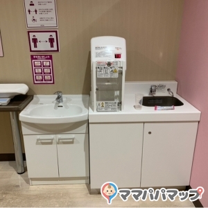 調乳コーナー。洗面台に石鹸がなかった。