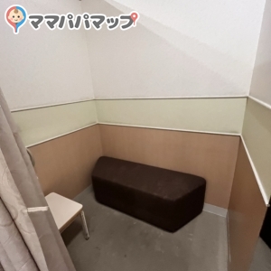 イオンモール鈴鹿(2階 赤ちゃん休憩室)の授乳室・オムツ替え台情報 画像2