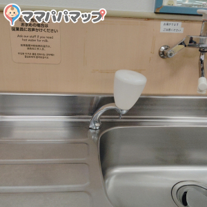 イオン赤穂店(2階 赤ちゃん休憩室)の授乳室・おむつ替え台の写真(1枚目)
