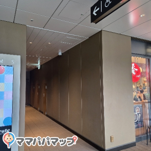 エキュート上野 [改札外](2F)の授乳室・おむつ替え台の写真(1枚目)