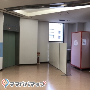 3階エレベーター前にあります