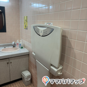 和食麺処サガミ 豊山店のオムツ替え台情報 画像3