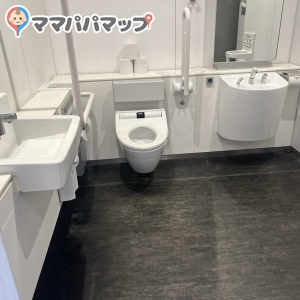 二子玉川ライズ・楽天クリムゾンハウスのりば(1F)のオムツ替え台情報 画像6