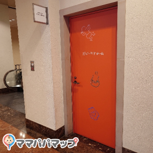 オリエンタルホテル 東京ベイ(2F グランサンク横)の授乳室・おむつ替え台の写真(1枚目)