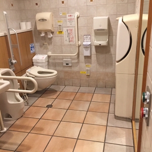 1階の多目的トイレ