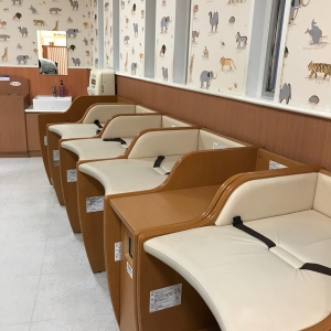 オムツ替えベッドは6つありました