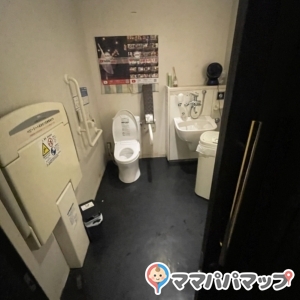 512CAFE&GRILLの授乳室・おむつ替え台の写真(4枚目)
