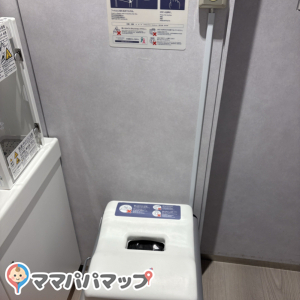 ベビーカー一台入るくらいですが、空調も効いていてきれいな施設です。