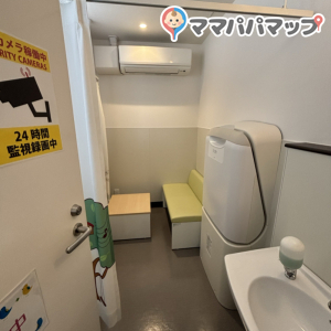 福津市複合文化センター カメリアステージ（福津市文化会館 カメリアホール）(2F)の授乳室・オムツ替え台情報 画像2