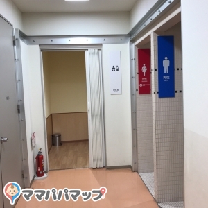 通路から見た授乳室