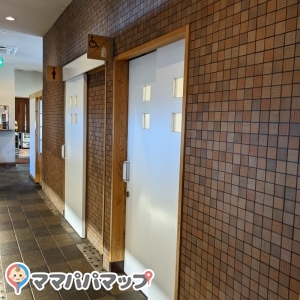 焼とり 鉄砲 上津バイパス店(1F)のオムツ替え台情報 画像2