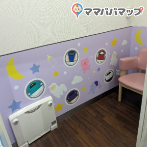 東京駅新幹線改札内ベビールーム(1F)の授乳室・おむつ替え台の写真(2枚目)