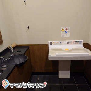 スターバックスコーヒー　江戸川総合レクリエーション公園店(1F)の授乳室・おむつ替え台の写真(1枚目)