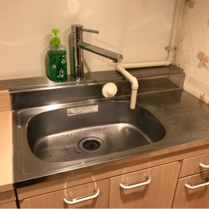 シンクあり。ミルク用のお湯はないです。