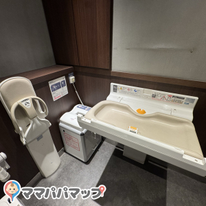ティム・ホー・ワン 日比谷店(1F)のオムツ替え台情報 画像1