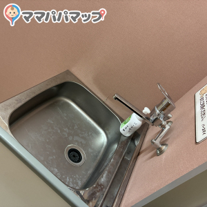 バースデイ鶴見店(2F)の授乳室・おむつ替え台の写真(3枚目)