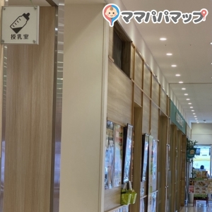 フレッシュネスバーガーの横です。