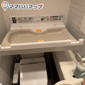 ガスト柏駅南口店の授乳室・おむつ替え台の写真(1枚目)