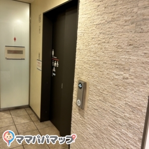 霞ヶ関ビルディング1階のオムツ替え台情報 画像1