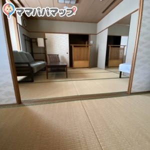 広い和室を授乳室として使用できます。