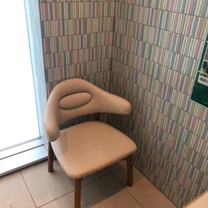 授乳室の椅子