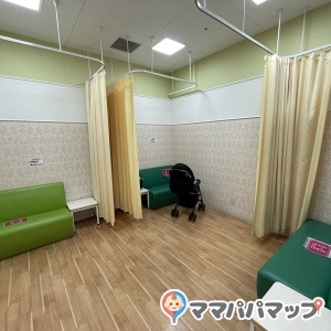 イオン洛南ショッピングセンター(2階 赤ちゃん休憩室)の授乳室・おむつ替え台の写真(5枚目)