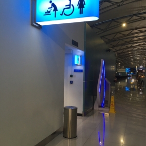 prayer roomの近くにあります。
