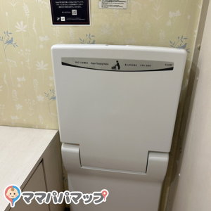 上野マルイ　女性用トイレ内(2F)のオムツ替え台情報 画像2